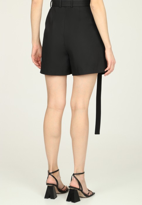 шорты  из италии вид сбоку