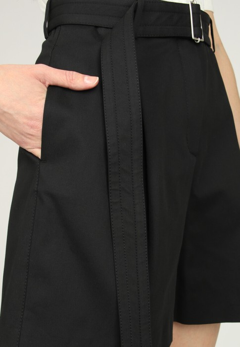 Товар черного цвета с внутренней стороны