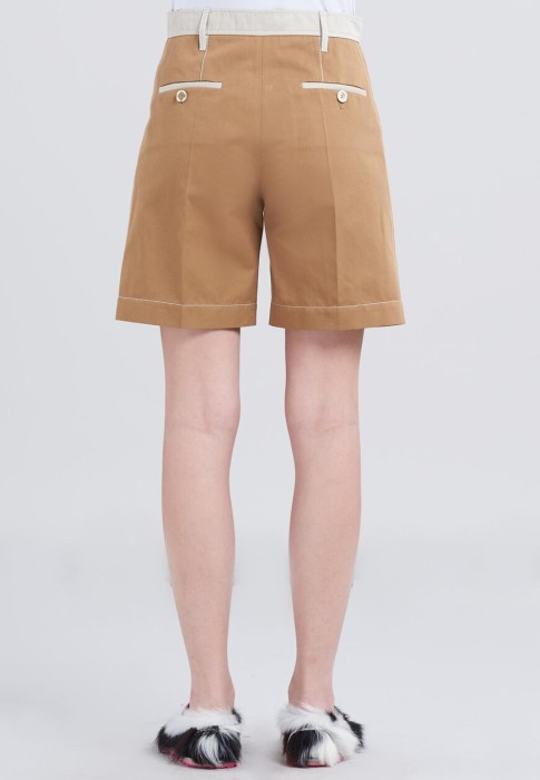 Товар коричневого цвета с внутренней стороны