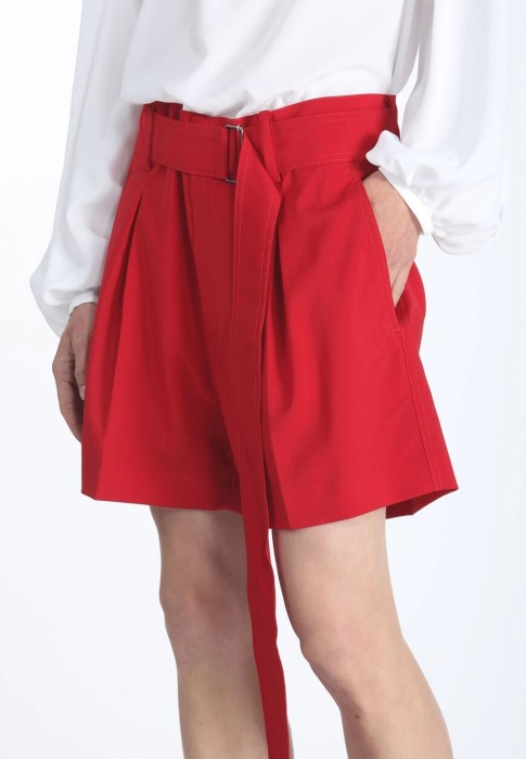 Товар красного цвета с внутренней стороны