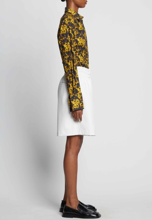 Товар белого цвета с внутренней стороны