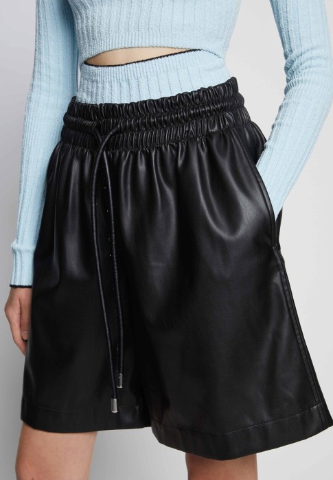 шорты  из проверенных материалов спереди