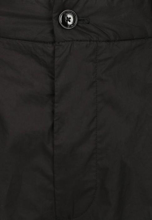 Товар черного цвета с внутренней стороны