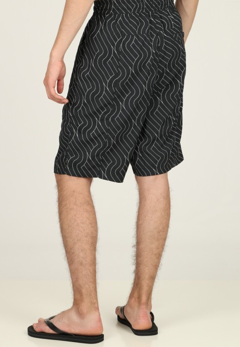 шорты  из италии вид сбоку