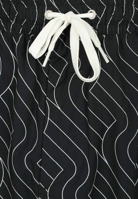 Товар черного цвета с внутренней стороны