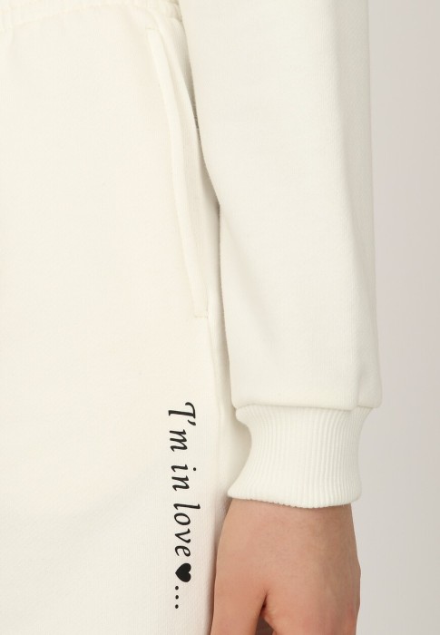 Товар белого цвета с внутренней стороны