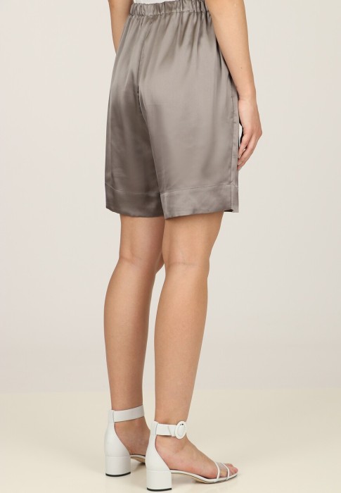 шорты  из италии вид сбоку