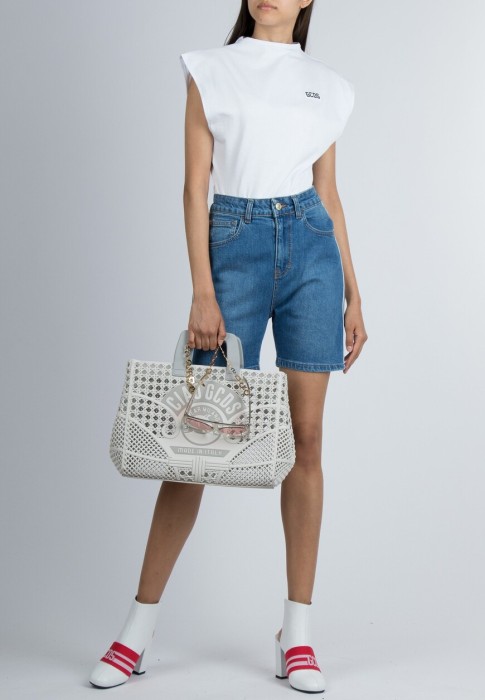 шорты  от бренда gcds вид слева