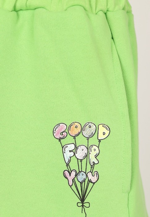 Товар зеленого цвета с внутренней стороны