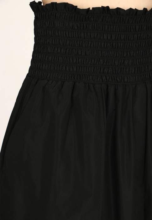 Товар черного цвета с внутренней стороны