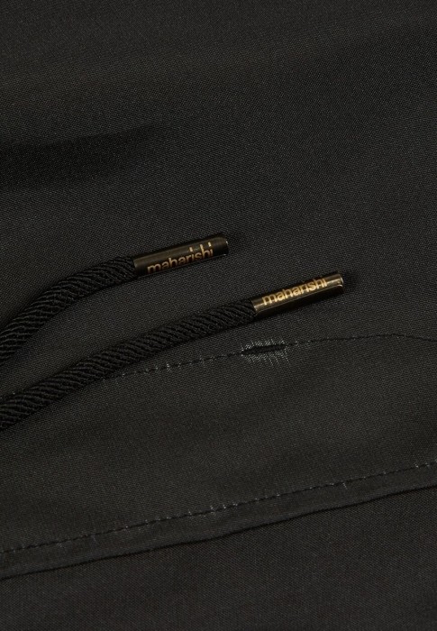 Товар черного цвета с внутренней стороны