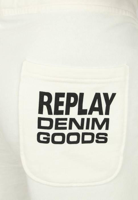 Товар белого цвета с внутренней стороны