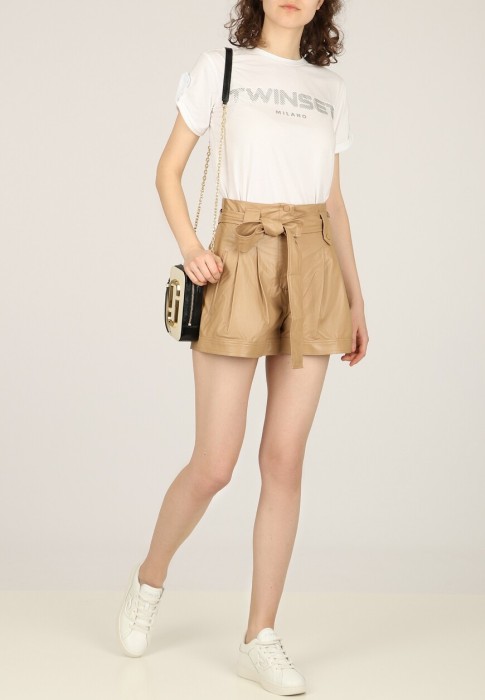 шорты  по цене 16030 руб вид справа