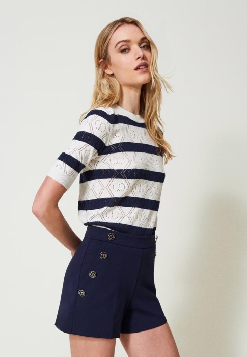 шорты  по цене 16030 руб вид справа