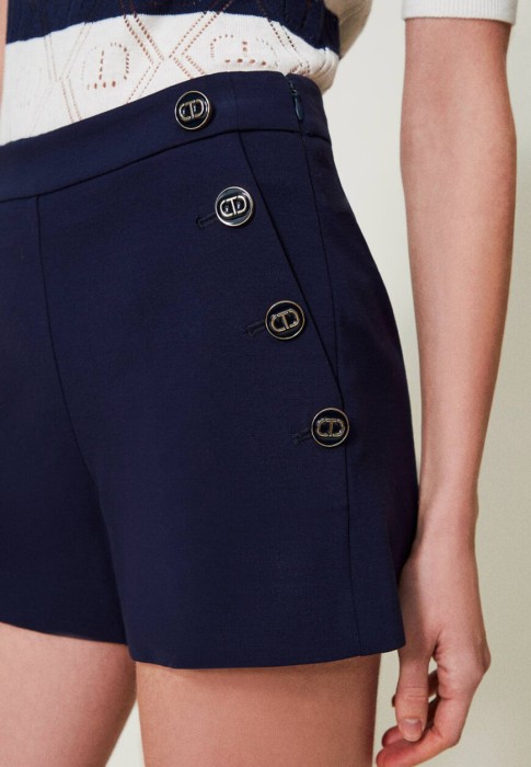 Товар синего цвета с внутренней стороны