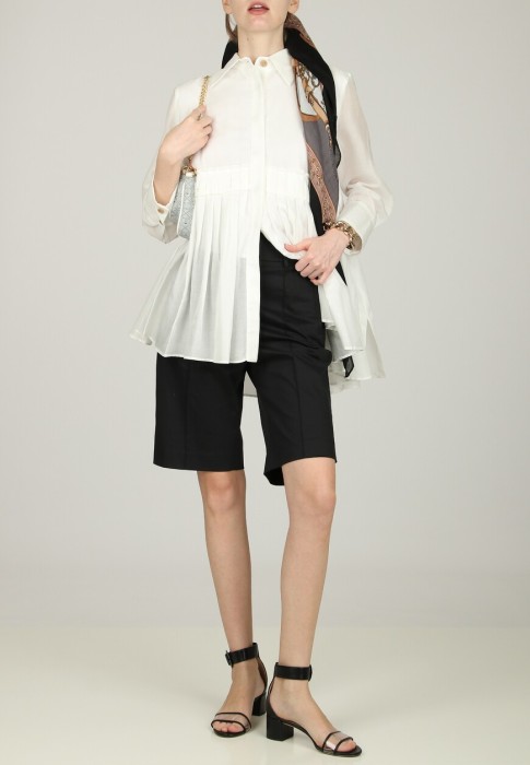 шорты  по цене 30030 руб вид справа