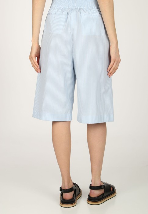 Товар голубого цвета с внутренней стороны