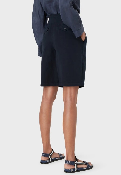 Товар синего цвета с внутренней стороны