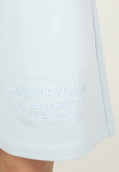 Товар голубого цвета с внутренней стороны