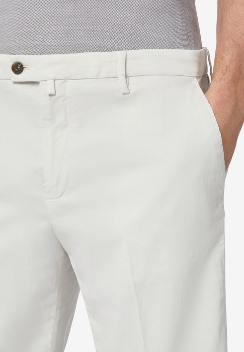 Товар белого цвета с внутренней стороны