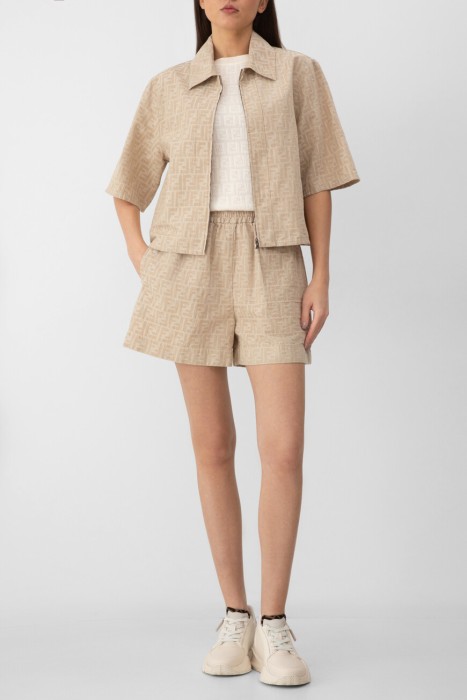 Товар бежевого цвета с внутренней стороны