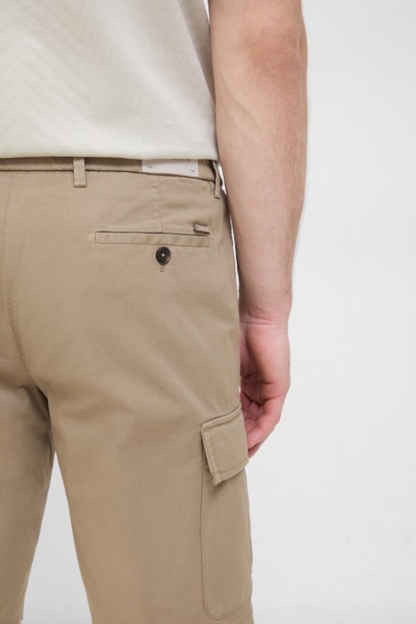 Товар бежевого цвета с внутренней стороны