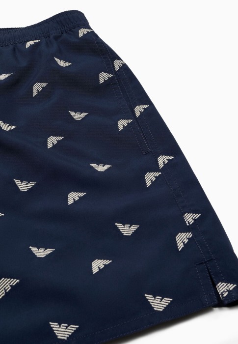 Товар синего цвета с внутренней стороны