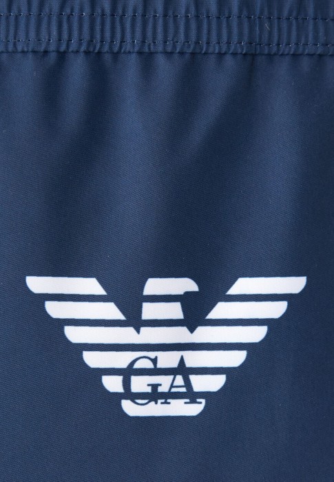 Товар синего цвета с внутренней стороны