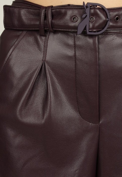 Товар бордового цвета с внутренней стороны