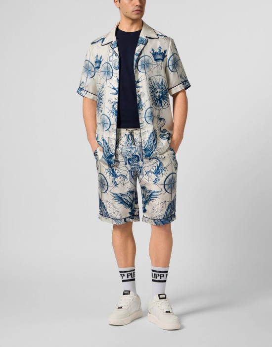 Товар белого цвета с внутренней стороны