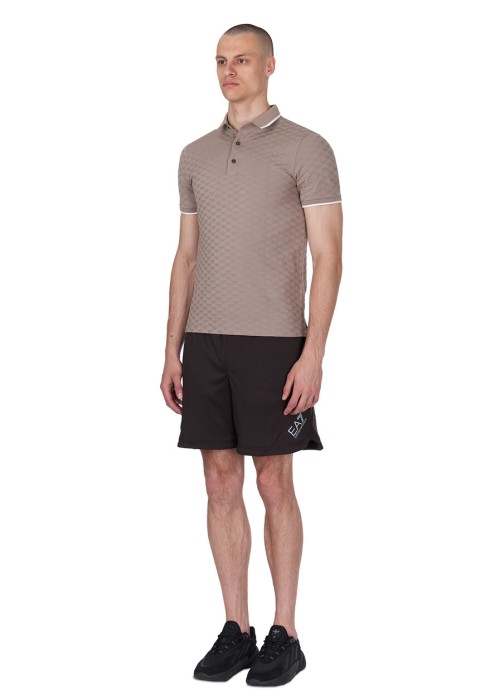 Товар черного цвета с внутренней стороны