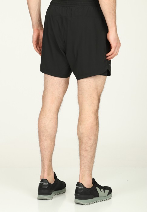 Товар черного цвета с внутренней стороны