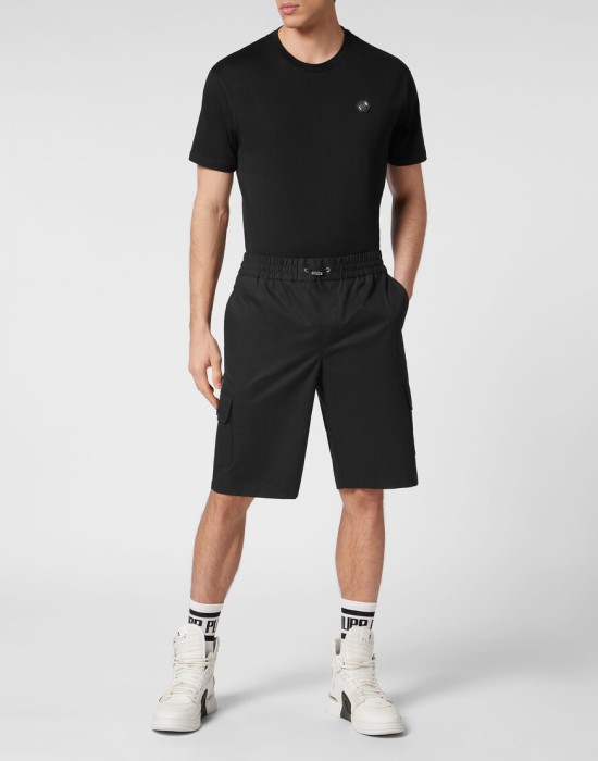 Товар черного цвета с внутренней стороны