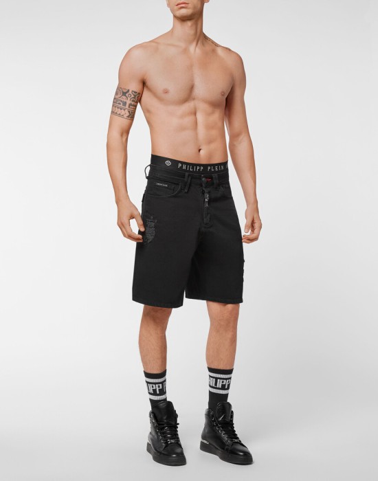 Товар черного цвета с внутренней стороны