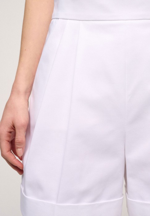 Товар белого цвета с внутренней стороны