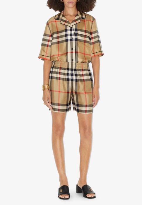 шорты  от бренда burberry вид слева