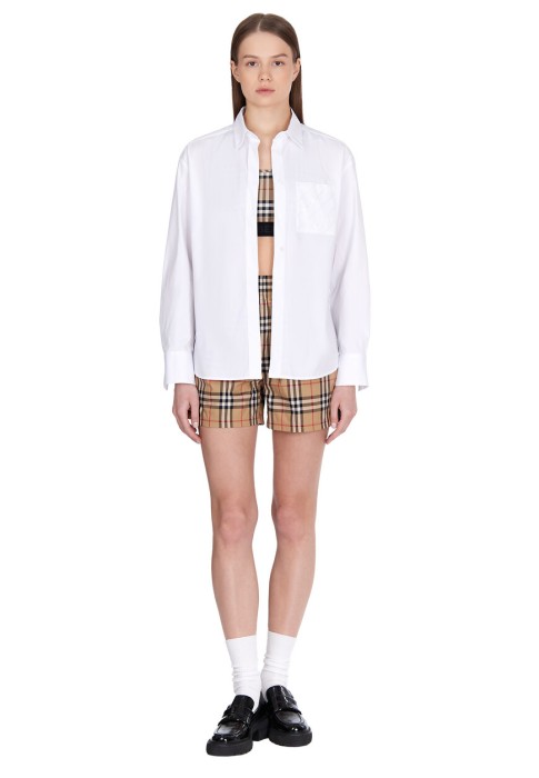 шорты  от бренда burberry вид слева