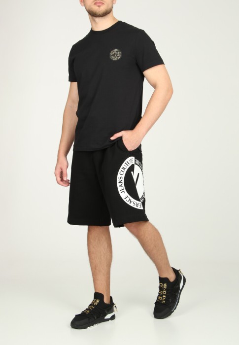 шорты  от бренда versace jeans couture вид слева