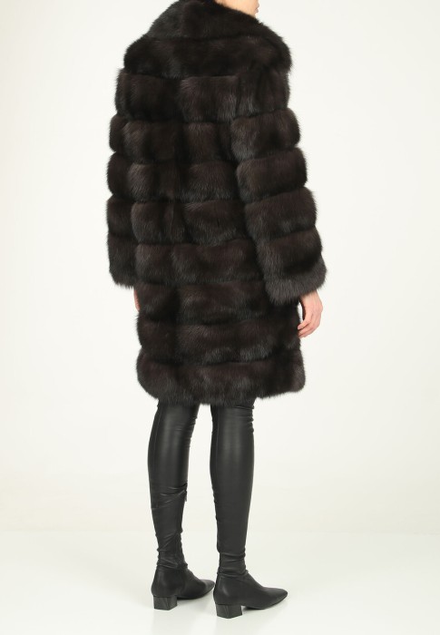 Товар коричневого цвета с внутренней стороны