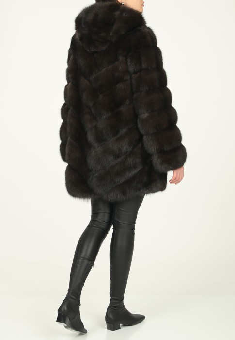 Товар коричневого цвета с внутренней стороны