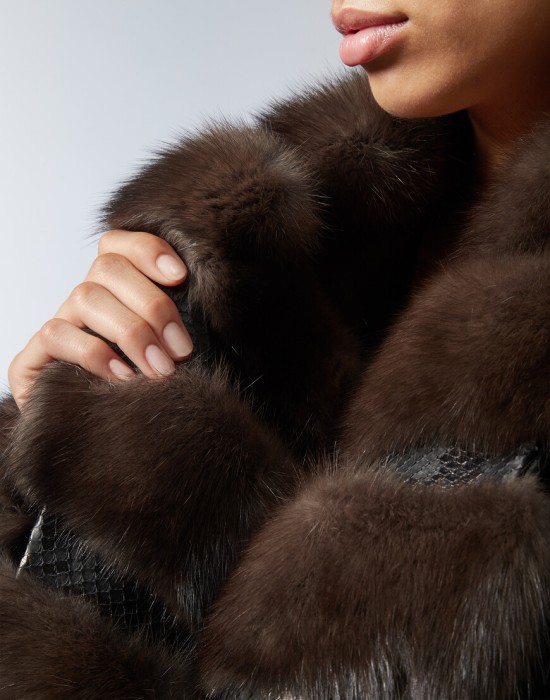 шуба  из проверенных материалов спереди