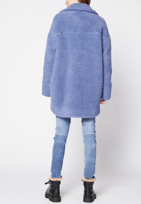 шуба  по цене 60830 руб вид справа