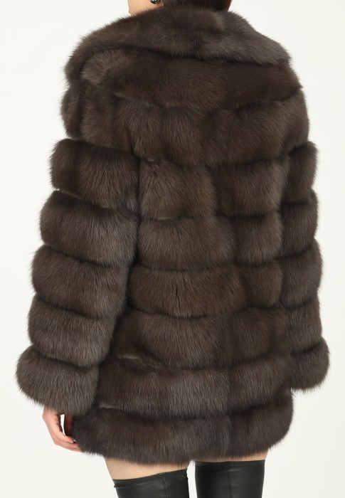 Товар коричневого цвета с внутренней стороны