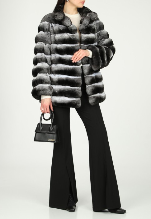 шуба  по цене 1294900 руб вид справа