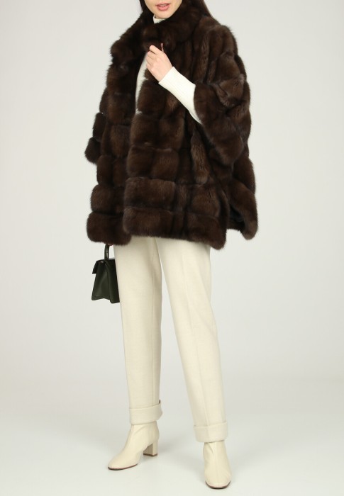 шуба  по цене 1330900 руб вид справа