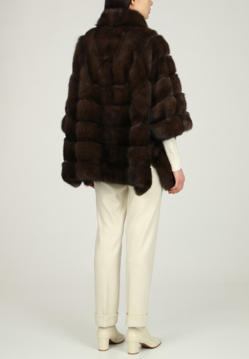 Товар коричневого цвета с внутренней стороны