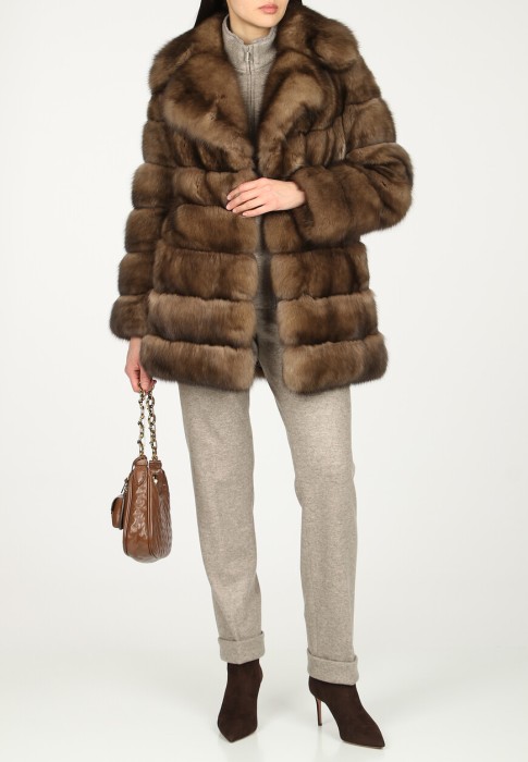 шуба  по цене 1669115 руб вид справа