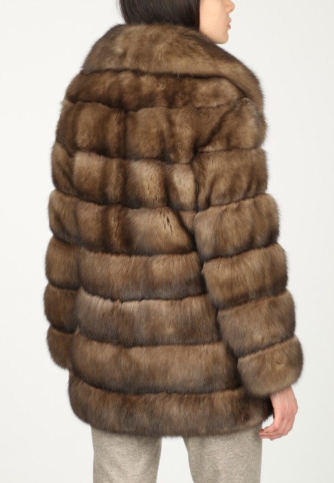 Товар коричневого цвета с внутренней стороны