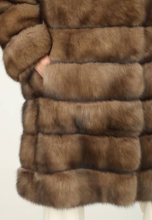 шуба  универсального стиля с лицевой стороны