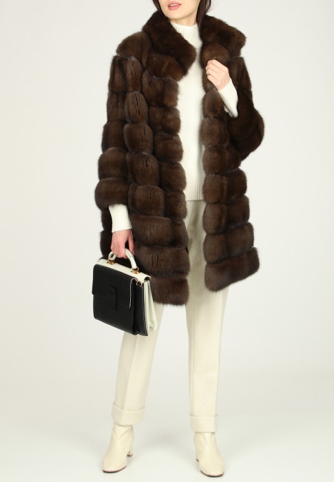 шуба  по цене 1289300 руб вид справа